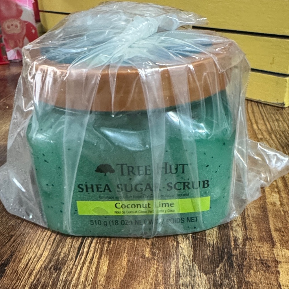 Tree Hut Coconut Lime Shea Sugar Scrub - Green - Picture 2 of 3